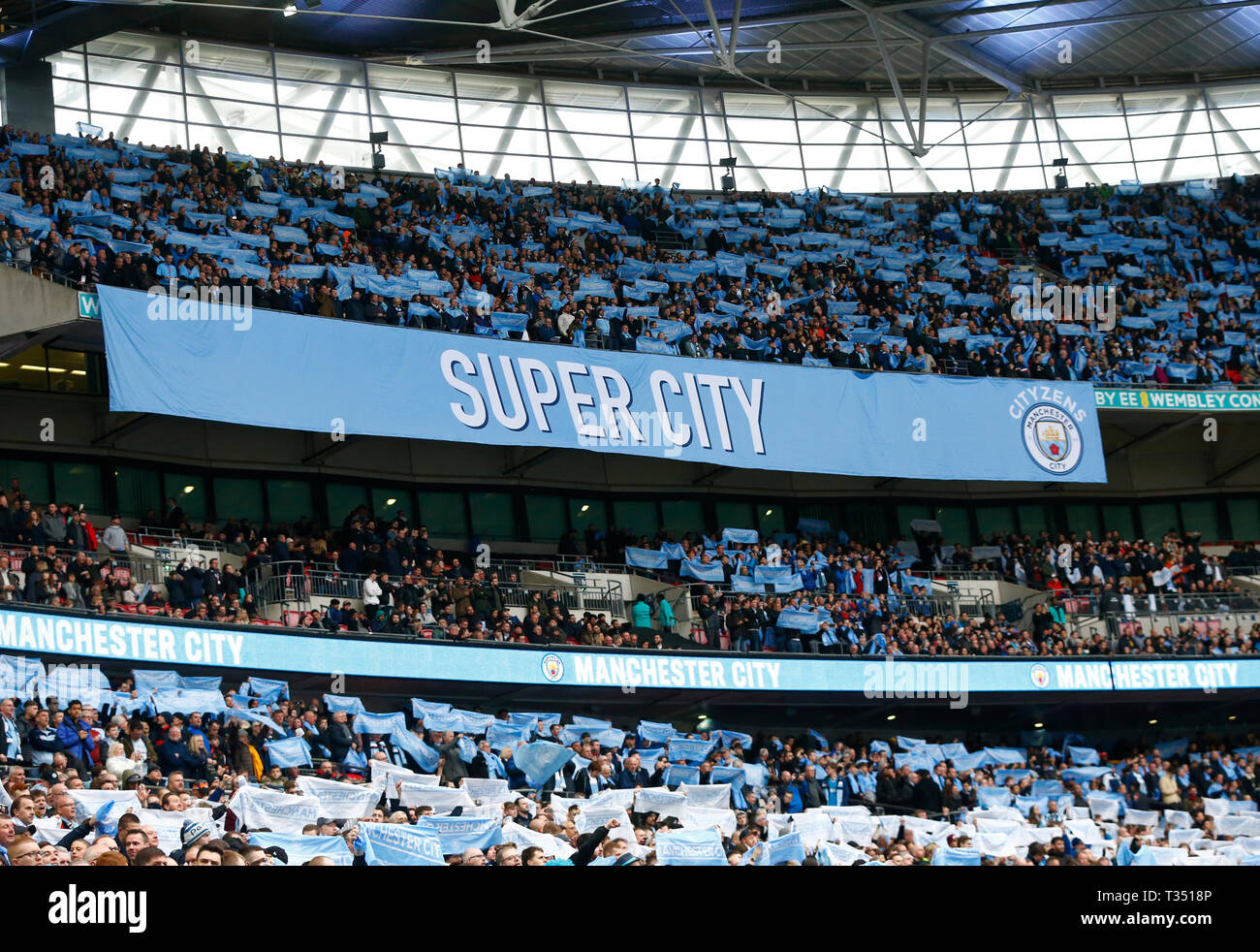 London, Vereinigtes Königreich. 06 Apr, 2019. Manchester City Fans während der FA Emirates Cup Halbfinale zwischen Manchester City und Brighton & Hove Albion im Wembley Stadion, London, UK, 06. Apr 2019. Credit: Aktion Foto Sport/Alamy leben Nachrichten Stockfoto