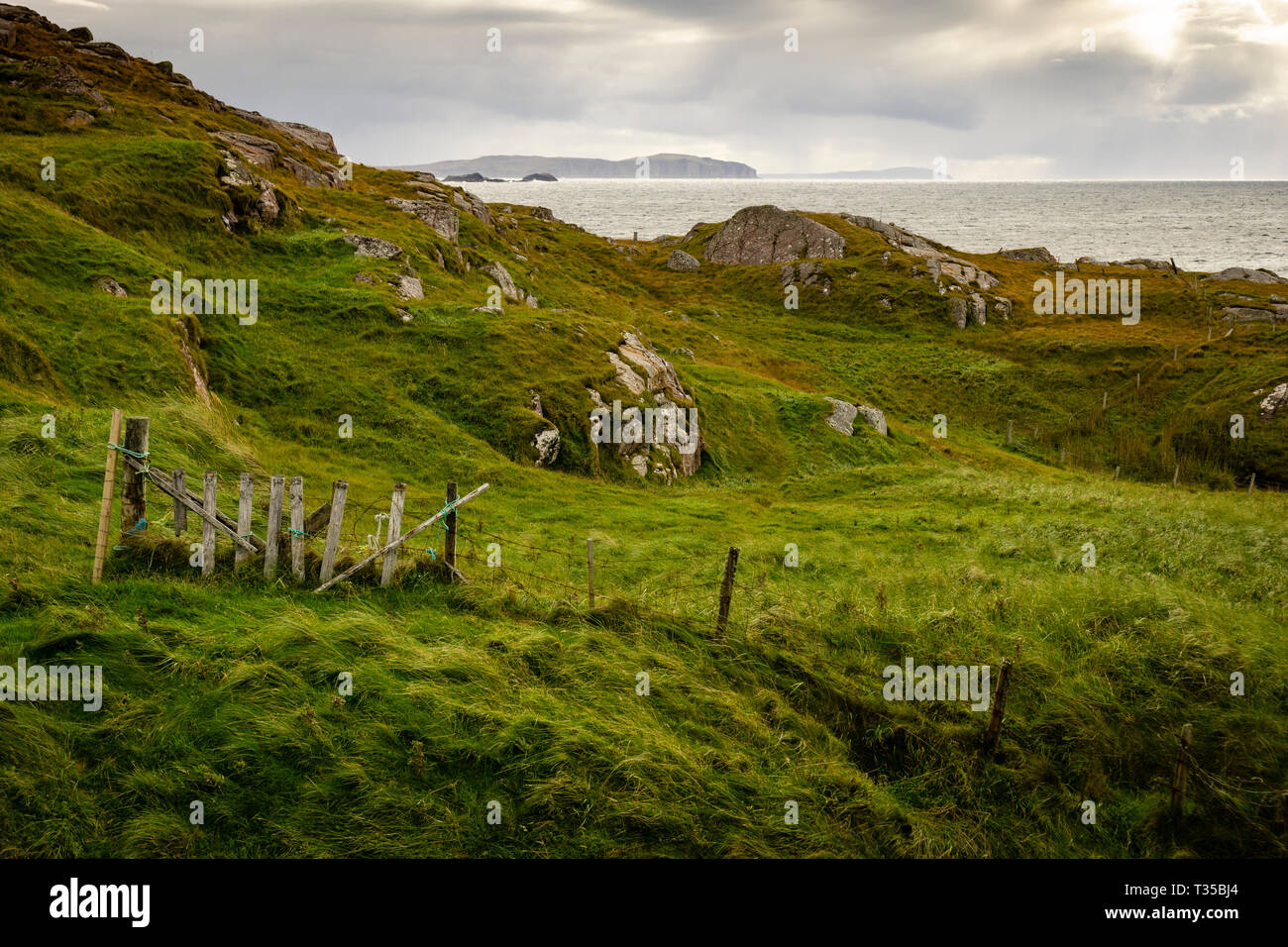 Blick über Polin Beach in der Nähe von Blairmore in Lairg im Nordwesten von Schottland. Stockfoto