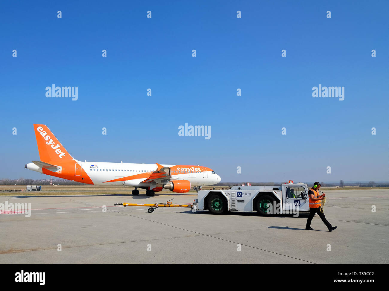 Passagier Flugzeug Vorbereitung auf Ferenc Liszt Flughafen, Budapest, Europa zu nehmen Stockfoto