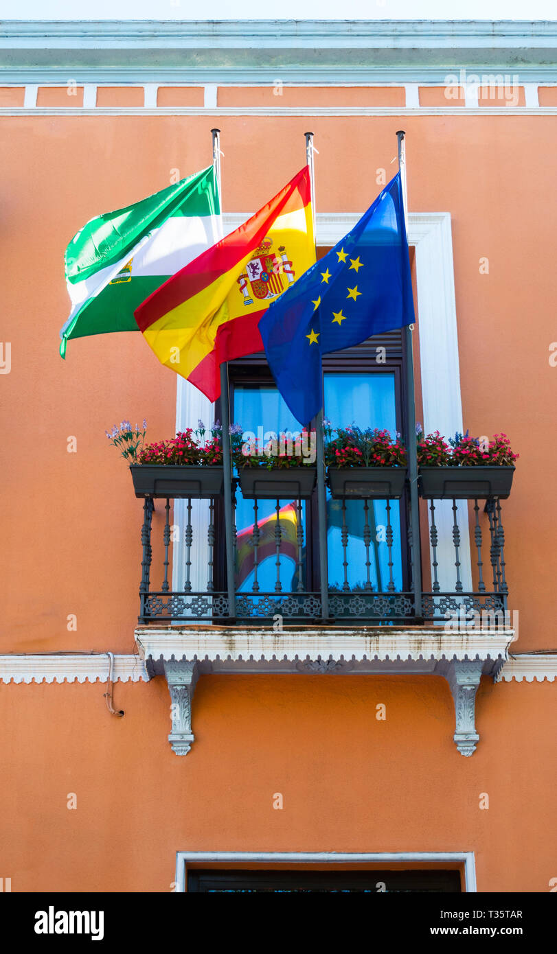 Von links nach rechts diese Flags werden andalusische, Spanisch, und die Flagge der Europäischen Union Stockfoto
