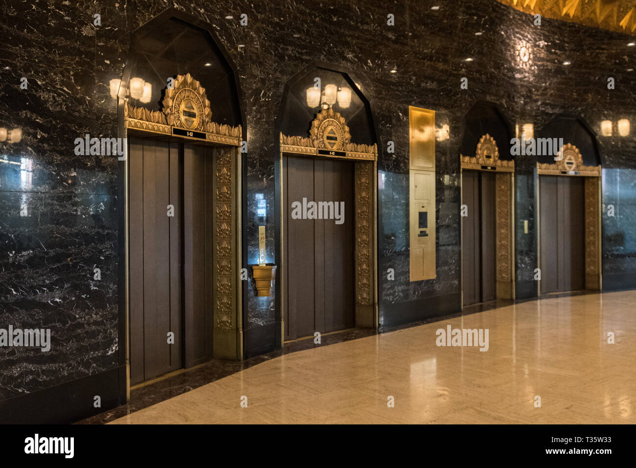 Aufzug in der Halle des Exchange Gebäude im zentralen Geschäftsviertel in Seattle, Washington, USA. Stockfoto