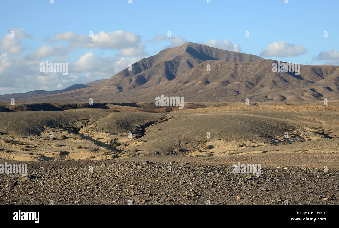 Erodiert vulkanische Landschaft von Los Ajaches Naturdenkmal, Lanzarote, Kanarische Inseln, Februar. Stockfoto