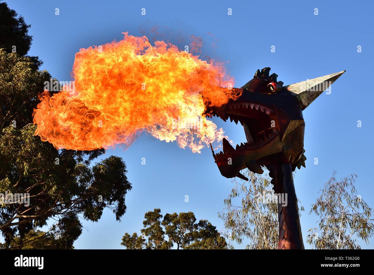 Feuerspeiende Drachen Skulptur Stockfoto