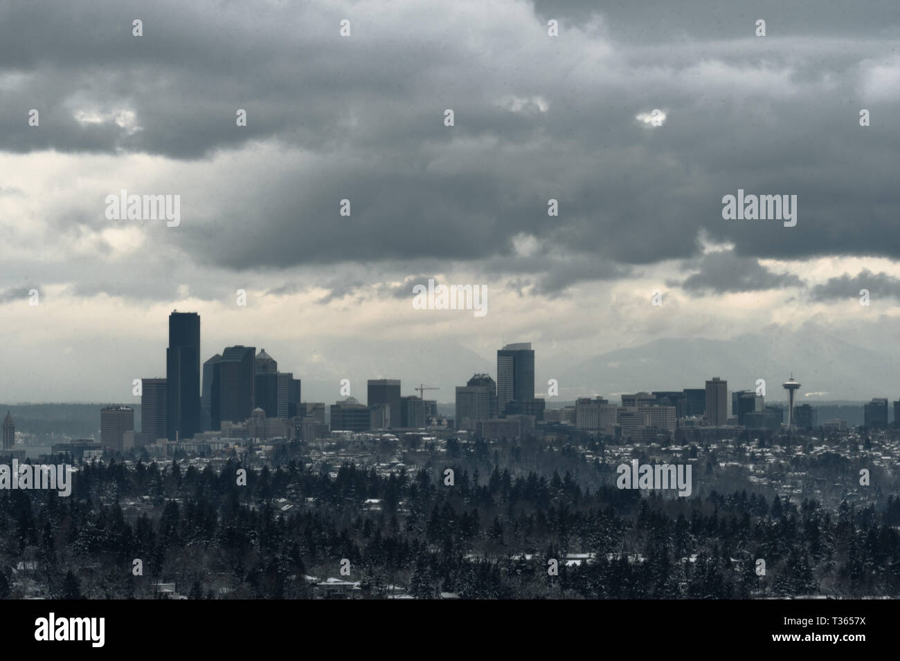 Lange Belichtung von Seattle bei Sonnenuntergang nach Schneesturm in 2019 Stockfoto