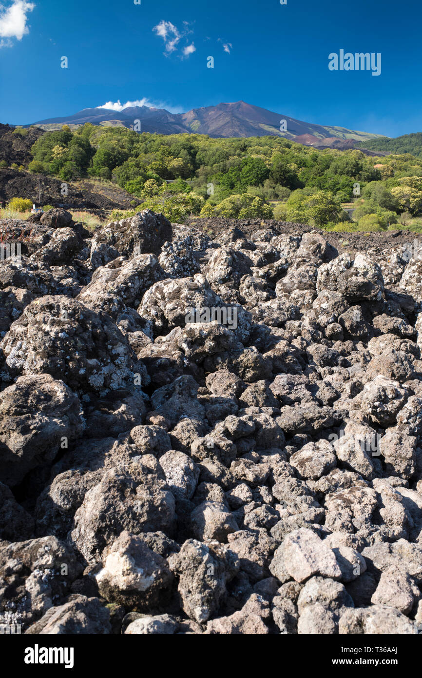 Lavafeld von vulkanischen Ausbruch des Ätna ein aktiver stratovulkan an der Ostküste in Taormina, Sizilien, Italien Stockfoto