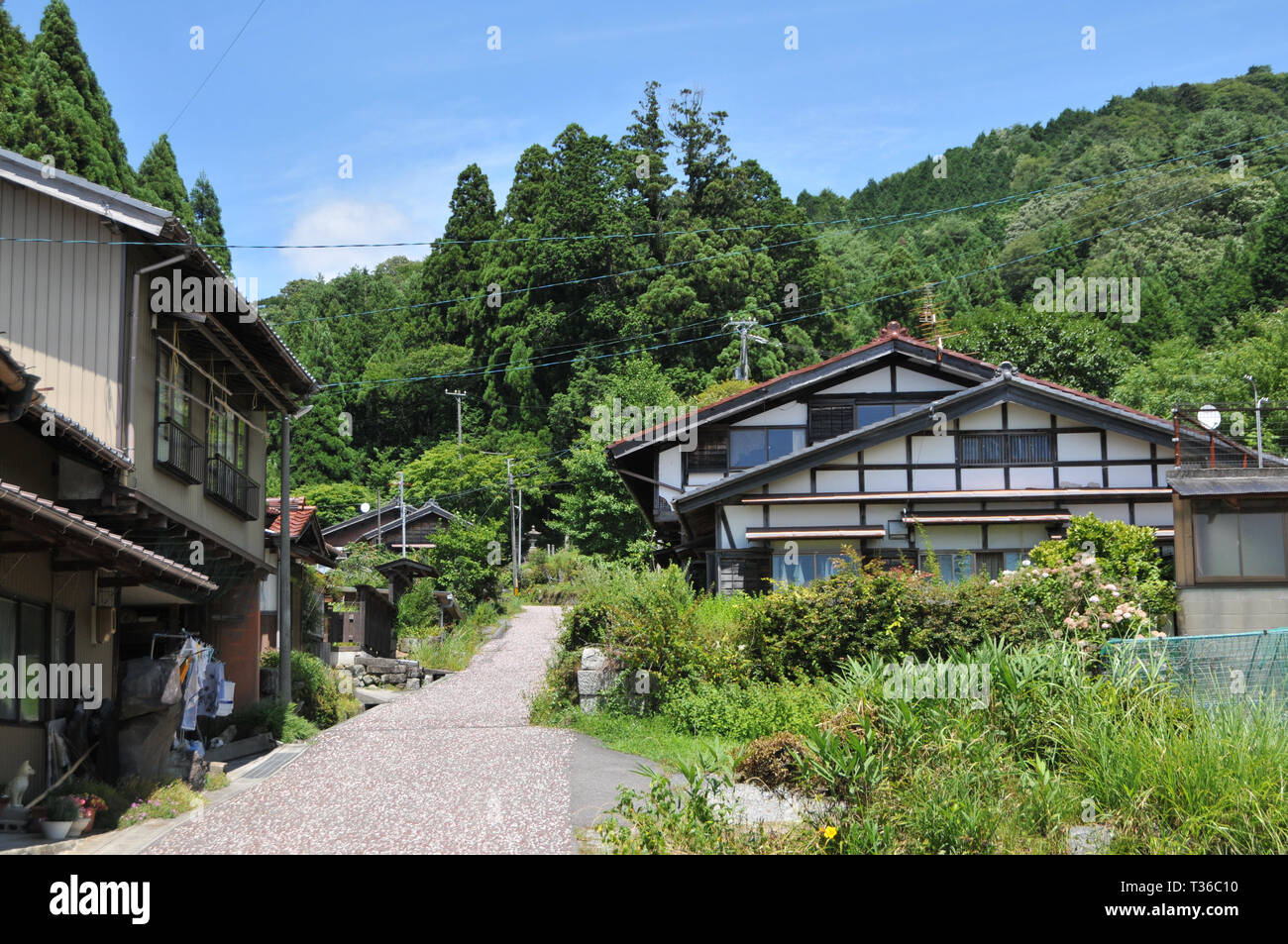 Tsumago, Nagano, Japan - 30. Juli 2018: Blick auf einige typische japanische Häuser auf dem berühmten nakasendo Road Trail zwischen Magome und Tsumago in Japan Stockfoto