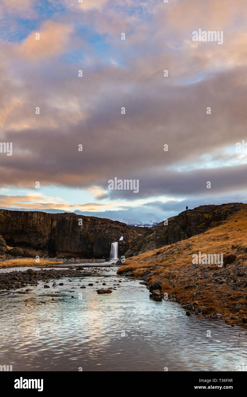 Eine der vielen Wasserfälle in Island. Stockfoto