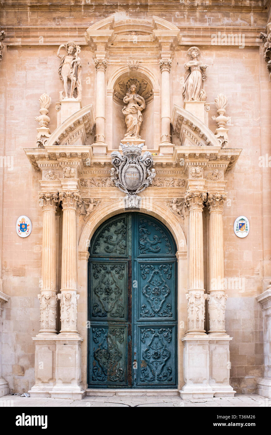 West Front des 18. Jahrhunderts der Hl. Johannes der Täufer Kathedrale - Kathedrale San Giovanni Battista in Ragusa Superiore, Sizilien Stockfoto