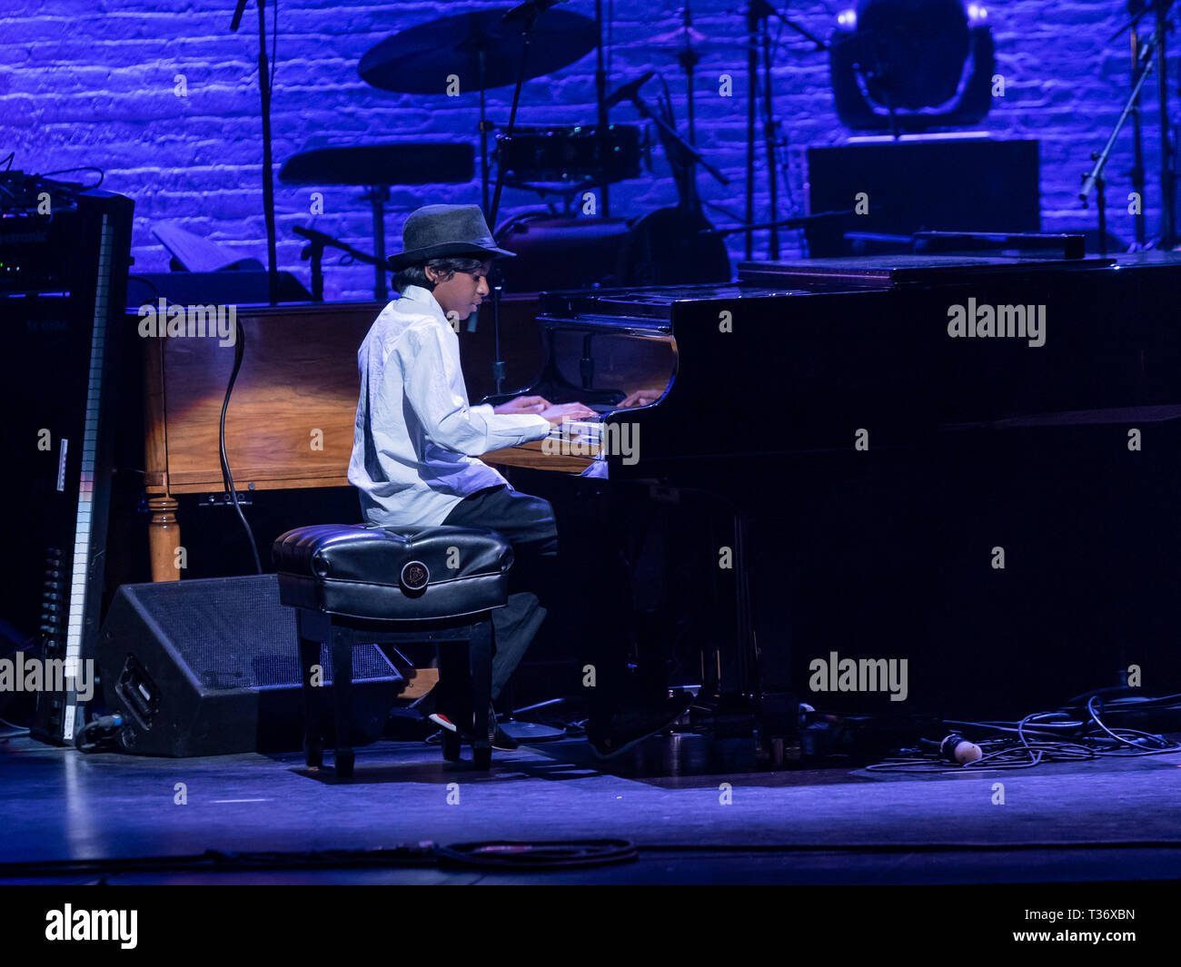 New York, NEW YORK - April 4, 2019: Lydian Nadhaswaram führt auf der Bühne während der Jazz Foundation of America Benefizkonzert tolle Übernachtung in Harlem im Apollo Theater Stockfoto