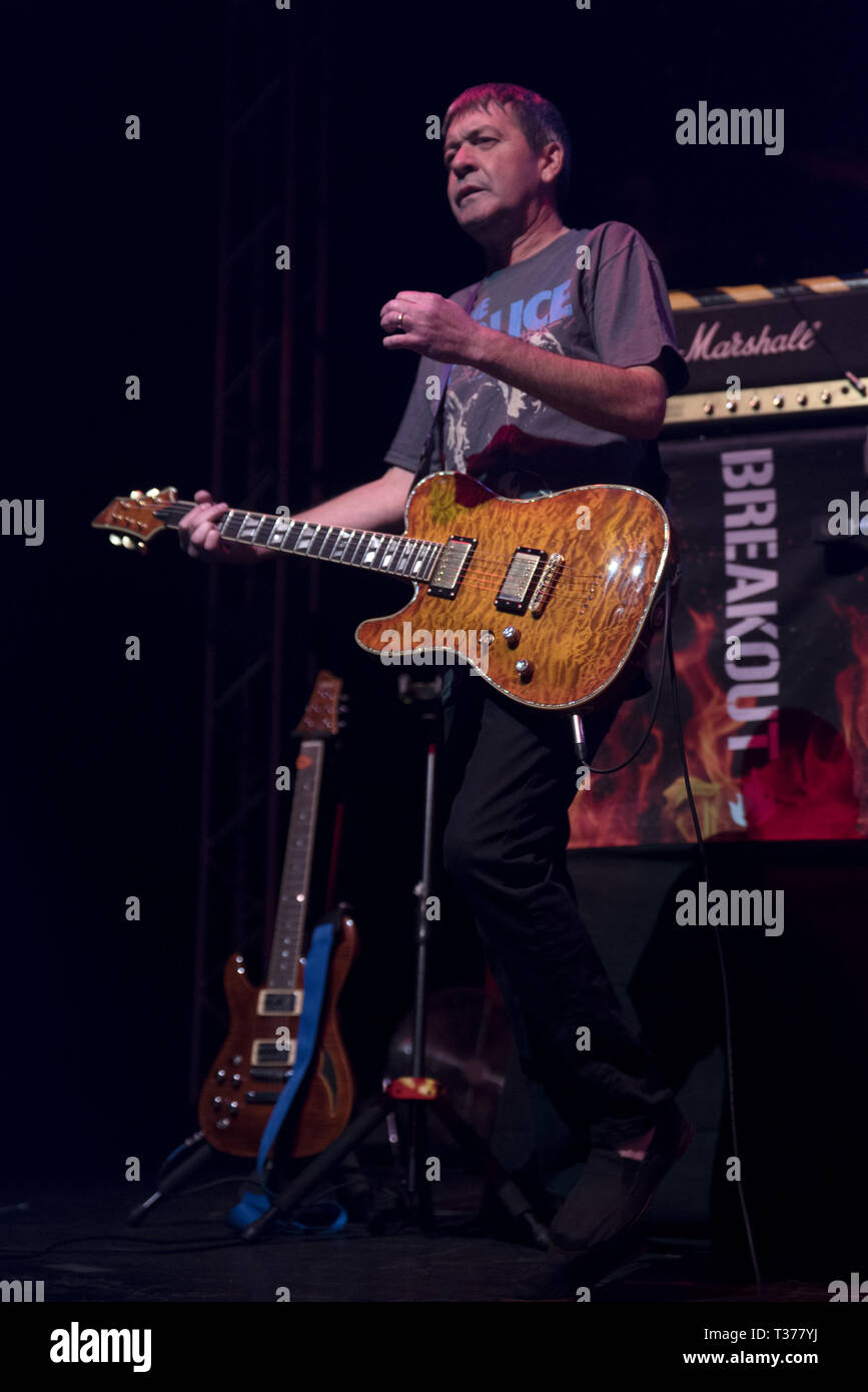 Belfast Punk Rock Band Stiff Little Fingers die in der O2 Academy in Leeds am Eröffnungsabend der Zündung Tour 2019 Mit: Ian McCallum, Stiff Little Fingers, Wo: Leeds, Großbritannien Wann: 06 Mar 2019 Credit: Graham Finney/WANN Stockfoto