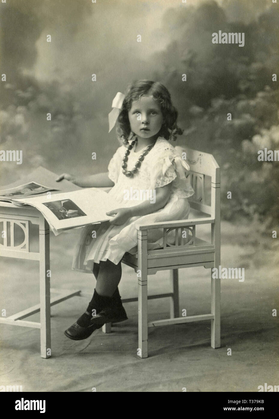 Studio Porträt eines Kindes Mädchen, Italien 1920 s Stockfoto