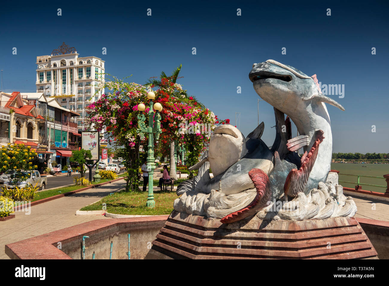 Kambodscha, Kampong (Kompong Cham), Fluss Mekong Riverside Promenade, Giant Mekong Wels Skulptur Stockfoto