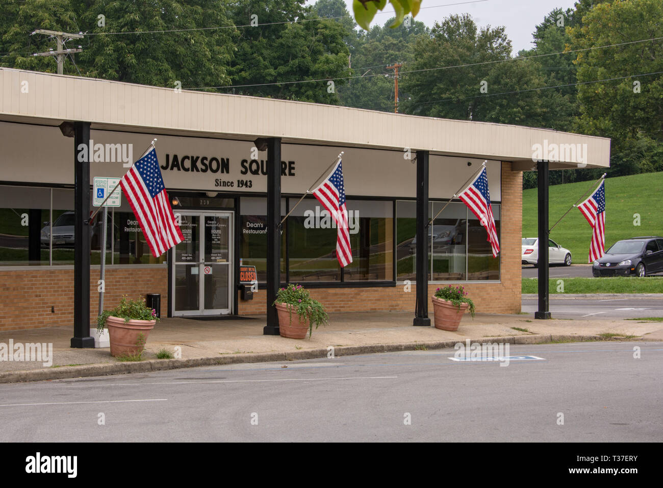 Die Geschäfte in der Jackson Square haben viele Zwecke über die Jahrzehnte serviert, aber Sie zahlen immer Tribut an die geheime Stadt Erbe von WW 2. Stockfoto