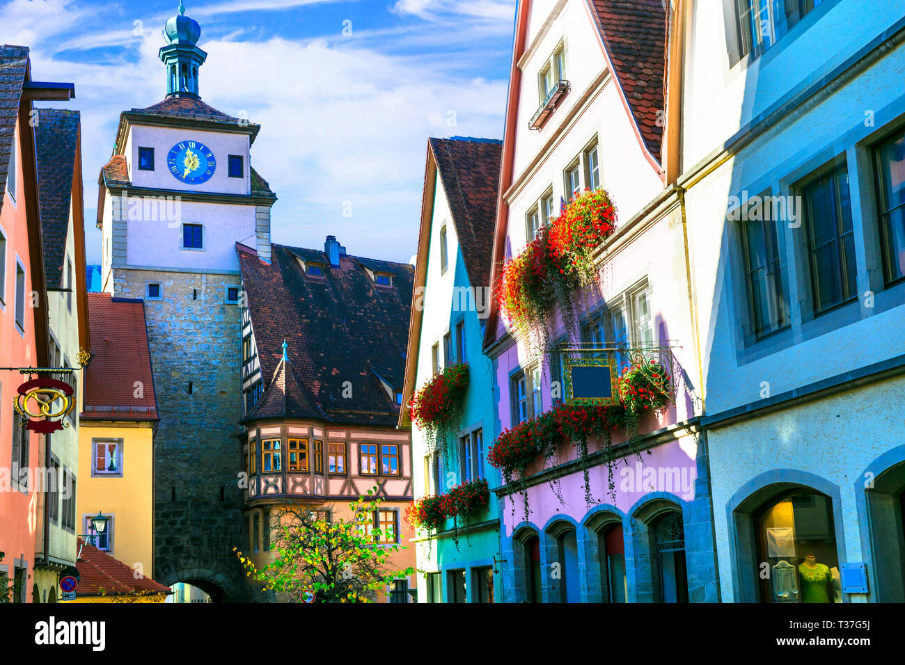 Wunderschöne Rothenburg o.d. Tauber Dorf, mit traditionellen bunten Häusern, Bayern, Deutschland. Stockfoto