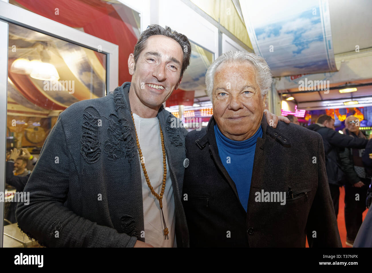 Paris, Frankreich, 5th. April 2019. Frederic Julien Design (L) und Massimo Gargia nehmen an der Eröffnung der Messe von Trone 2019 in Paris, Frankreich, Teil. Stockfoto