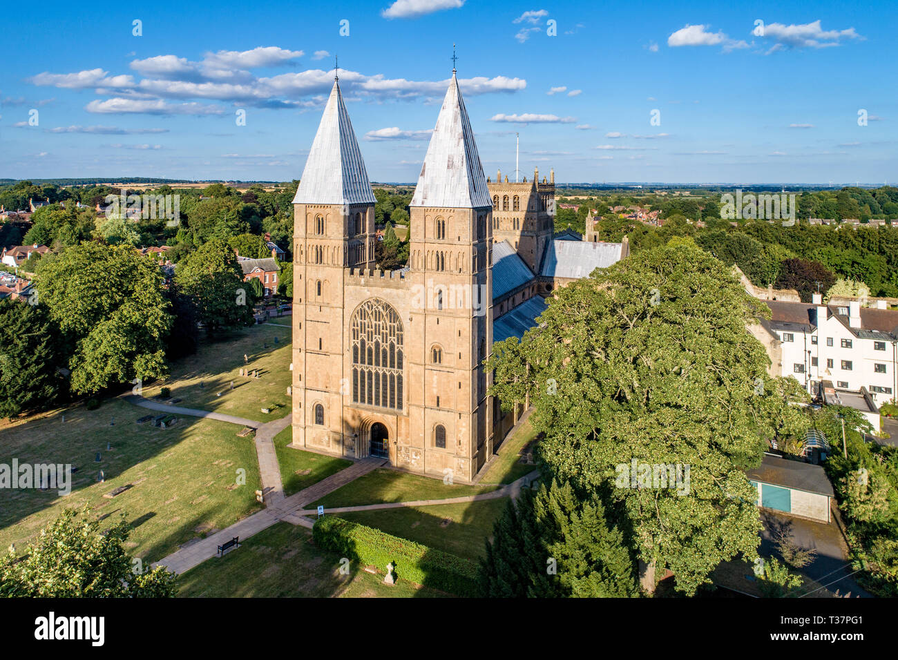 Southwell Mister und romanische Kathedrale in Nottinghamshire, England, UK. Luftaufnahme Stockfoto
