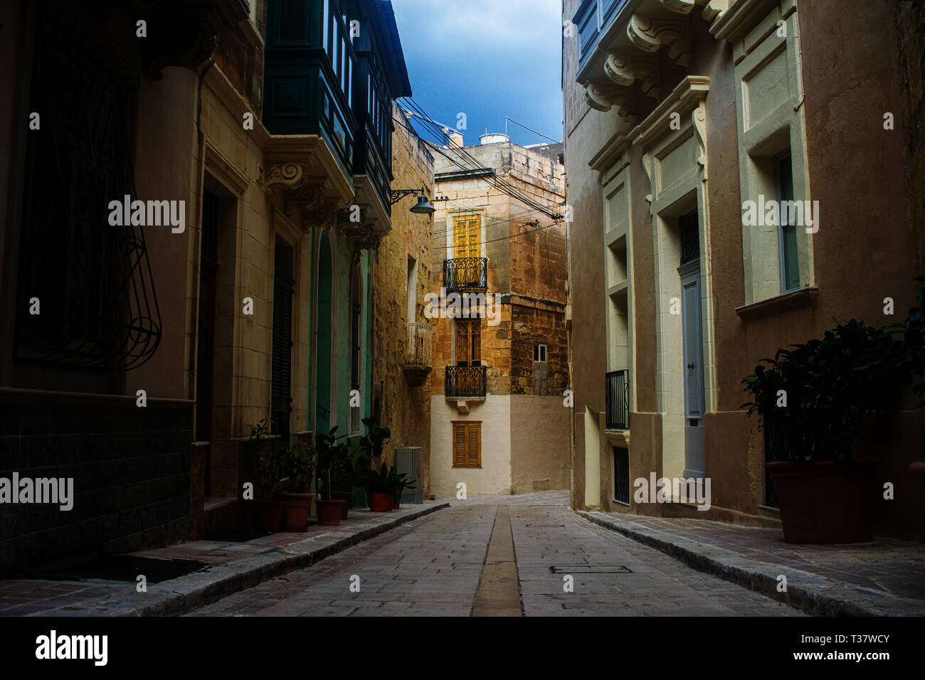 Einer typischen schmalen Straße in Vittoriosa, Malta Stockfoto