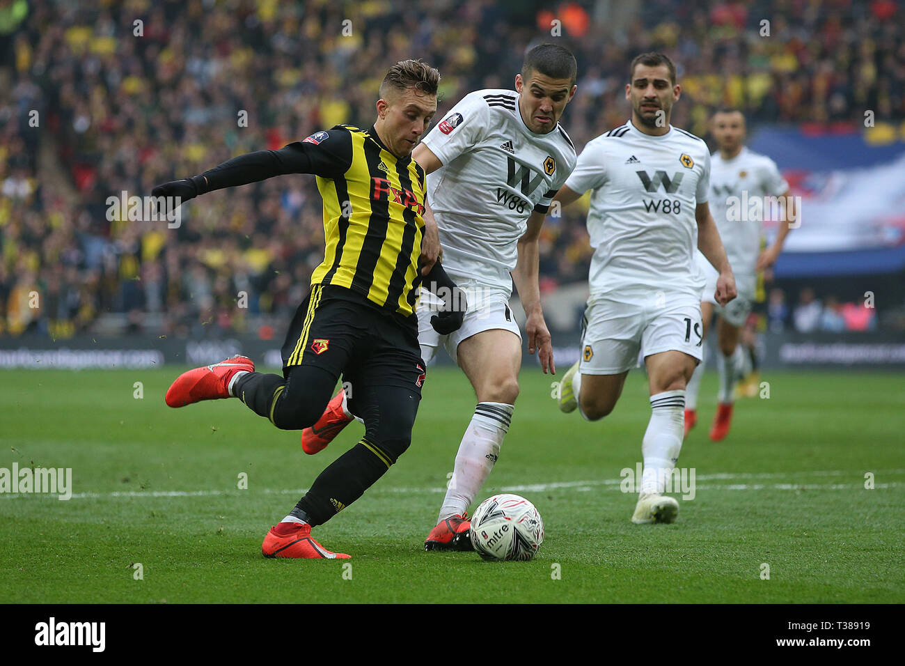 London, Großbritannien. 07 Apr, 2019. Gerard Deulofeu von Watford zählt seine Seiten 3. Ziel während der FA Cup Semi Final Match zwischen Watford und Wolverhampton Wanderers im Wembley Stadium am 7. April 2019 in London, England. Nur die redaktionelle Nutzung, eine Lizenz für die gewerbliche Nutzung erforderlich. Keine Verwendung in Wetten, Spiele oder einer einzelnen Verein/Liga/player Veröffentlichung. (Foto von Paul Chesterton/phcimages.com)Editorial verwenden Sie nur, eine Lizenz für die gewerbliche Nutzung erforderlich. Keine Verwendung in Wetten, Spiele oder einer einzelnen Verein/Liga/player Veröffentlichung. Nur die redaktionelle Nutzung, eine Lizenz für die gewerbliche Nutzung erforderlich. Keine Verwendung in Wetten, Spielen oder Singen Stockfoto