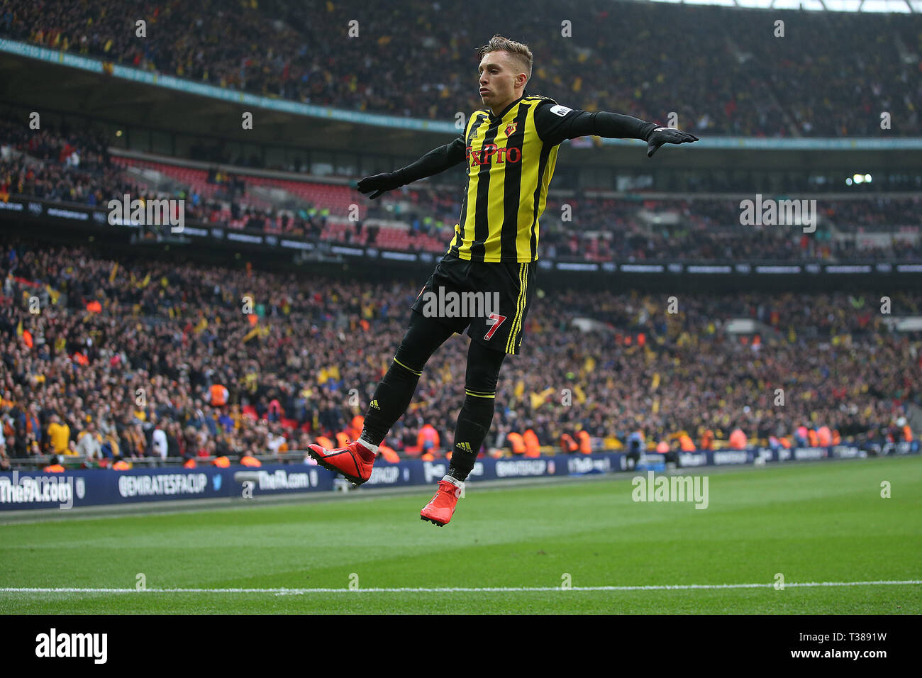 London, Großbritannien. 07 Apr, 2019. Gerard Deulofeu von Watford feiert seine Seiten 3. Ziel zählen während der FA Cup Semi Final Match zwischen Watford und Wolverhampton Wanderers im Wembley Stadium am 7. April 2019 in London, England. Nur die redaktionelle Nutzung, eine Lizenz für die gewerbliche Nutzung erforderlich. Keine Verwendung in Wetten, Spiele oder einer einzelnen Verein/Liga/player Veröffentlichung. (Foto von Paul Chesterton/phcimages.com)Editorial verwenden Sie nur, eine Lizenz für die gewerbliche Nutzung erforderlich. Keine Verwendung in Wetten, Spiele oder einer einzelnen Verein/Liga/player Veröffentlichung. Nur die redaktionelle Nutzung, eine Lizenz für die gewerbliche Nutzung erforderlich. Keine Verwendung in Wetten, gam Stockfoto
