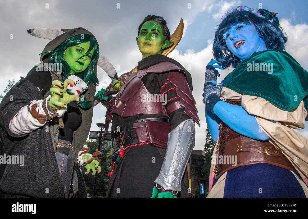 Die Stadt Cork, Cork, Irland. 07 April, 2019. Matylda Gruszewska AKA Hakkcosplay, Emma Babington AKA Schatten Sionnach und Chloe Leahy AKA Coschloo, die Kaizoku-Con, Anime, Spiele und Sci-Fi Convention Am Wochenende am University College Cork, Irland, Credit: David Creedon/Alamy Live News besucht Stockfoto