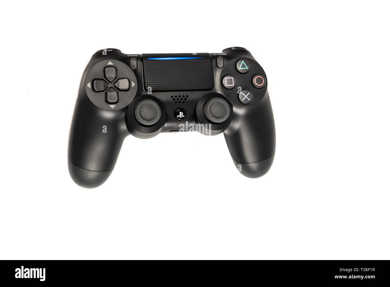 HEGGENES - MÄRZ 31: Blick von oben auf die PlayStation DUALSHOCK 4 Wireless Controller, Schwarz Videospiel isoliert ob weiß Stockfoto