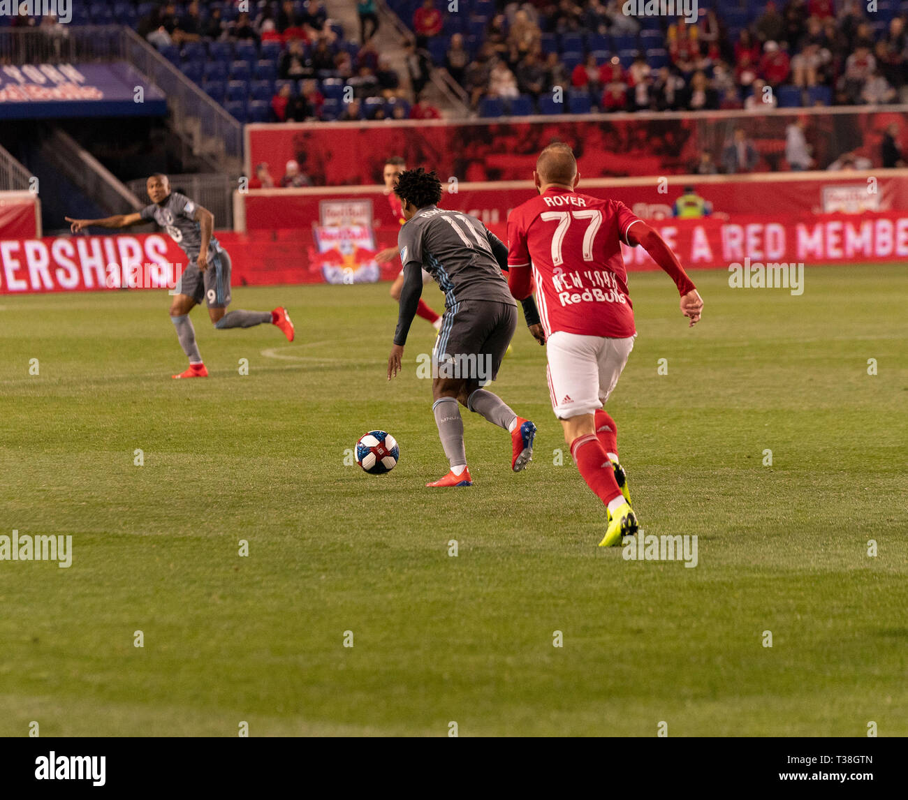 Harrison, der Vereinigten Staaten von Amerika. 06 Apr, 2019. Romain Metanire (19) von Minnesota United FC steuert Kugel während der regelmäßigen MLS Spiel gegen Red Bulls bei Red Bull Arena Minnesota gewann 2-1 Credit: Lev Radin/Pacific Press/Alamy leben Nachrichten Stockfoto