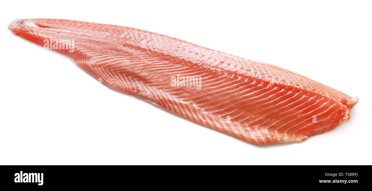 Großes Stück roher Lachs Fisch über weißen Hintergrund Stockfoto