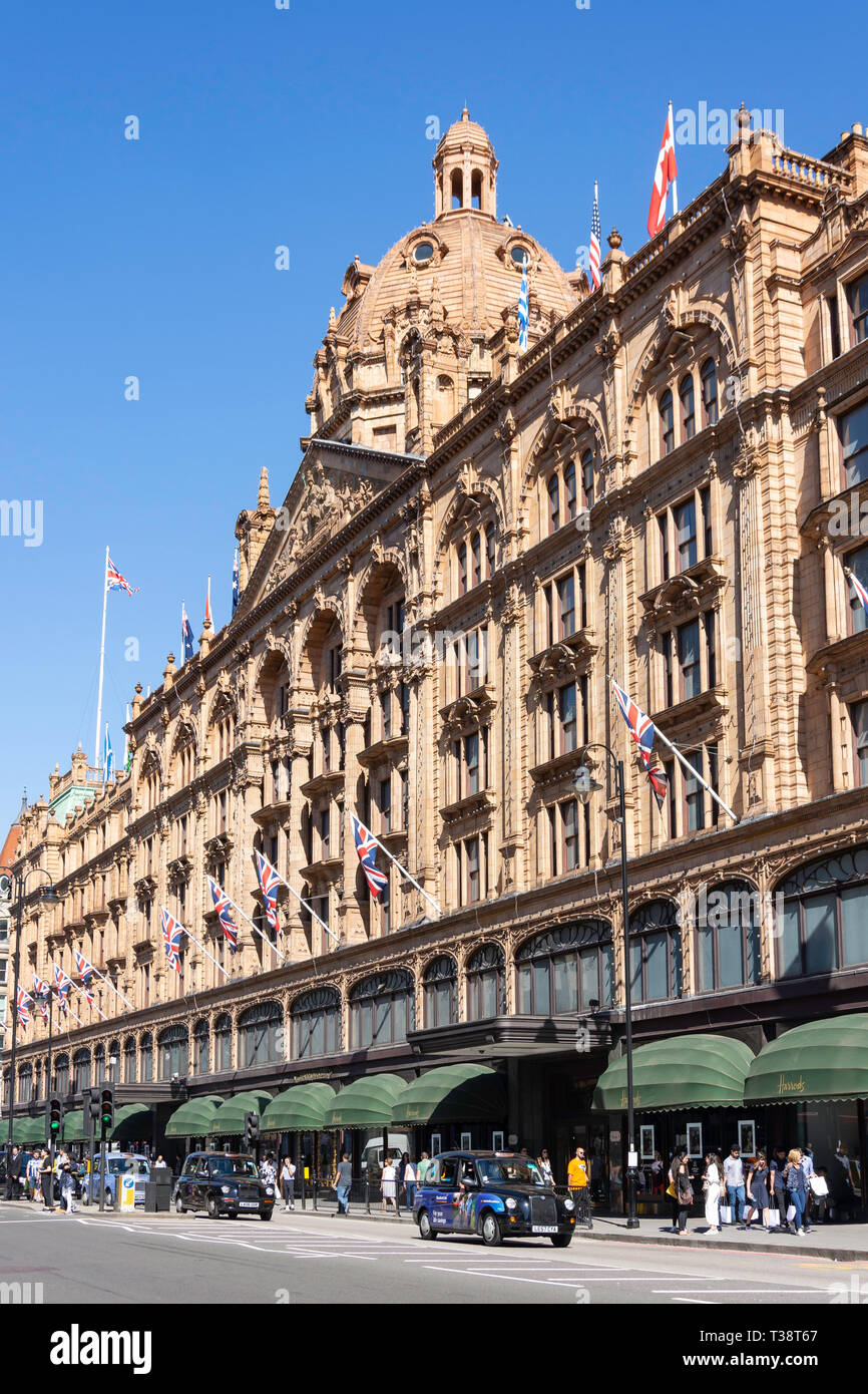 Das Kaufhaus Harrods, Brompton Road, Knightsbridge, die Royal Borough von Kensington und Chelsea, Greater London, England, Vereinigtes Königreich Stockfoto