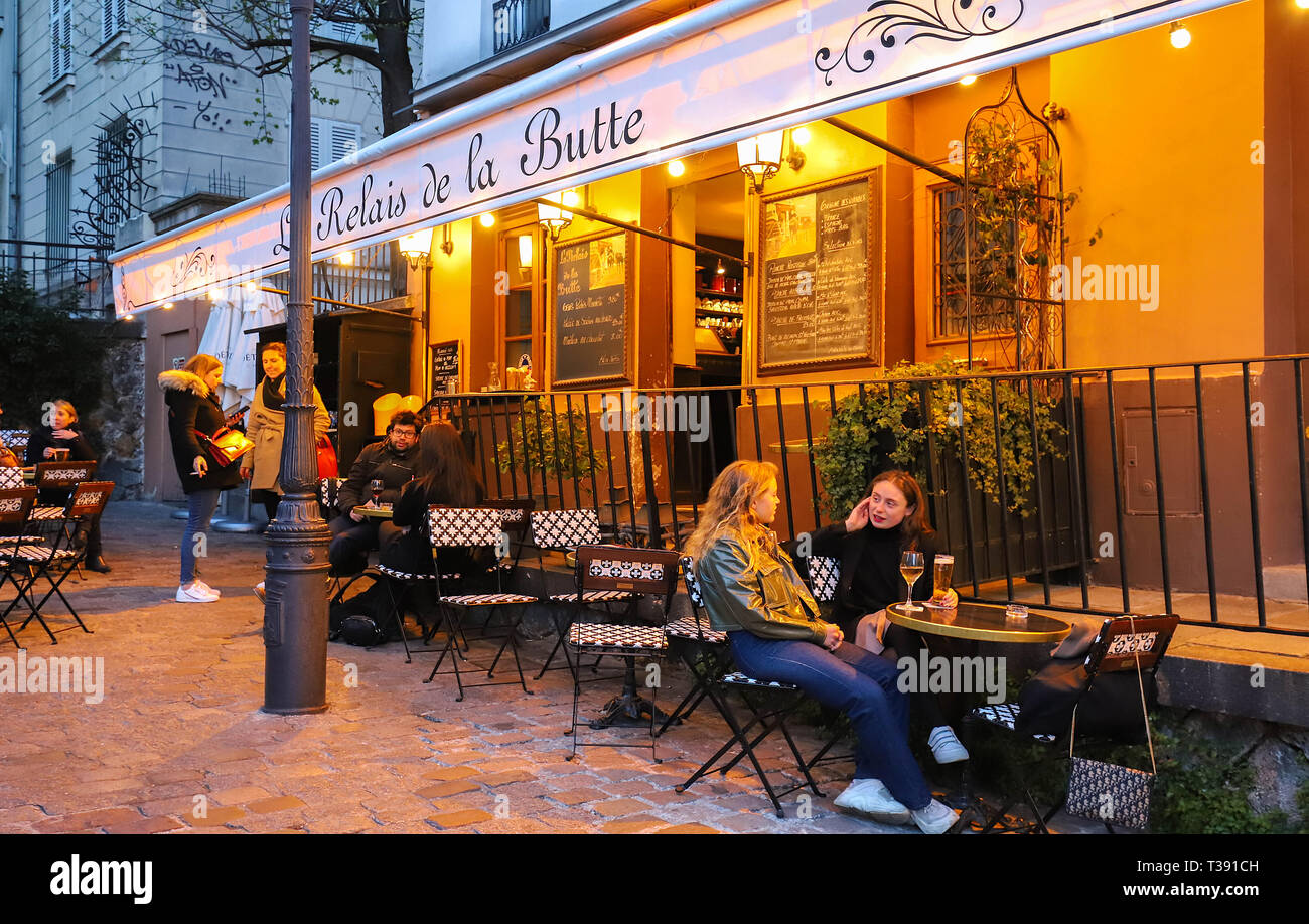 Im Jahre 1672 gegründet, ist das Restaurant Le Relais De La Butte in Montmartre im 18. Bezirk von Paris, Frankreich. Stockfoto