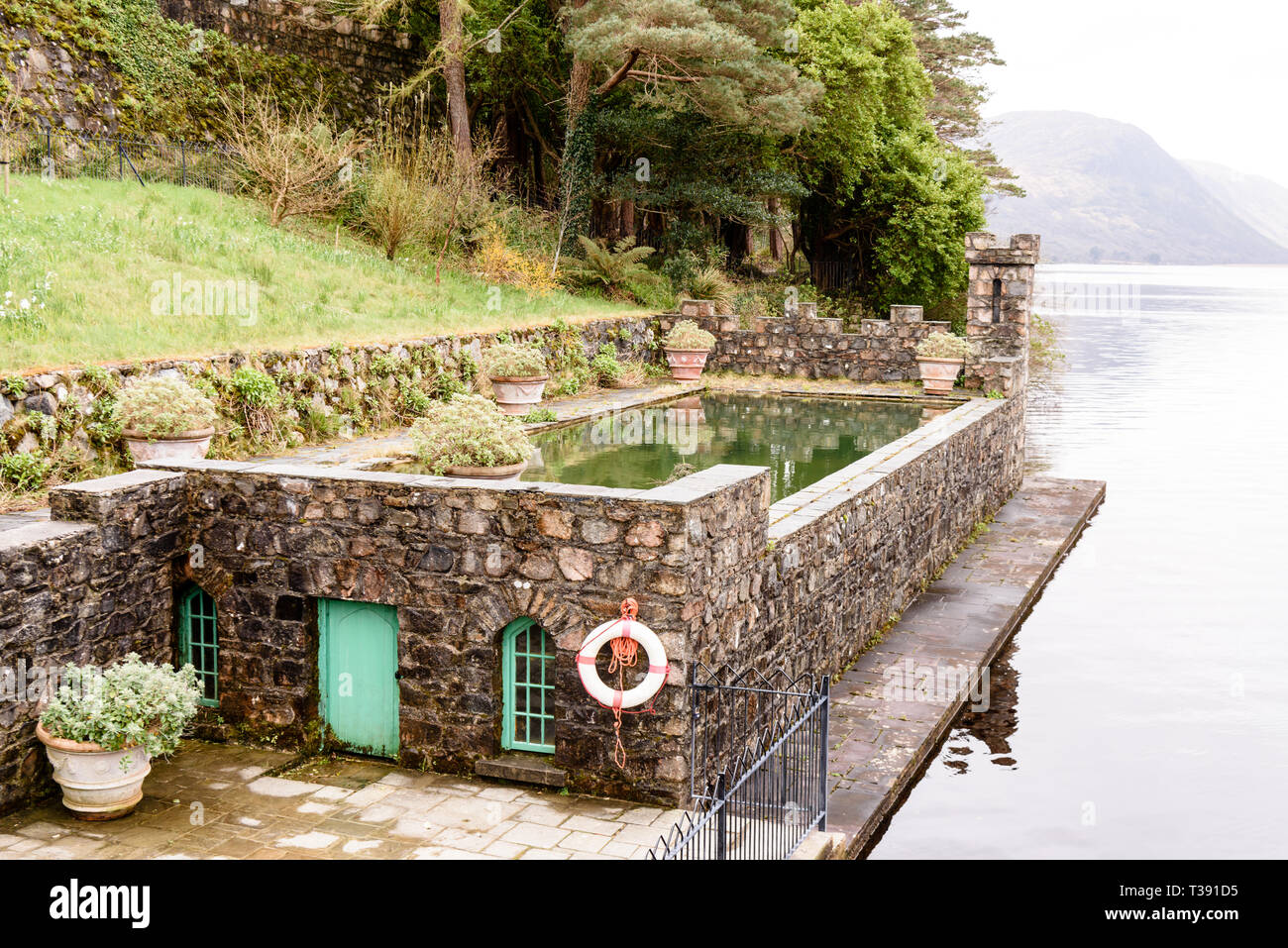 Beheizter Pool im Glenveagh Castle, Lough Beagh, County Donegal, Irland Stockfoto