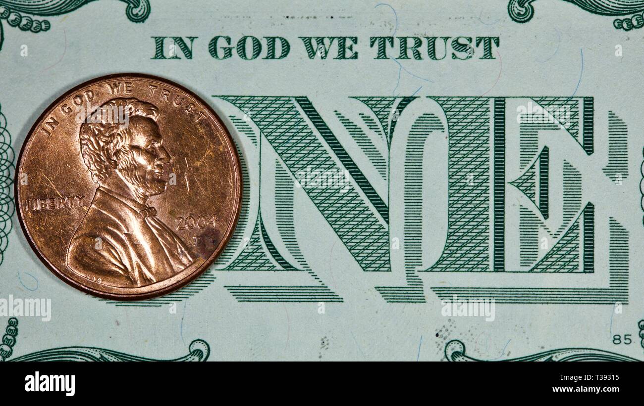 Lincoln Cent auf einen Dollar Bill Stockfoto