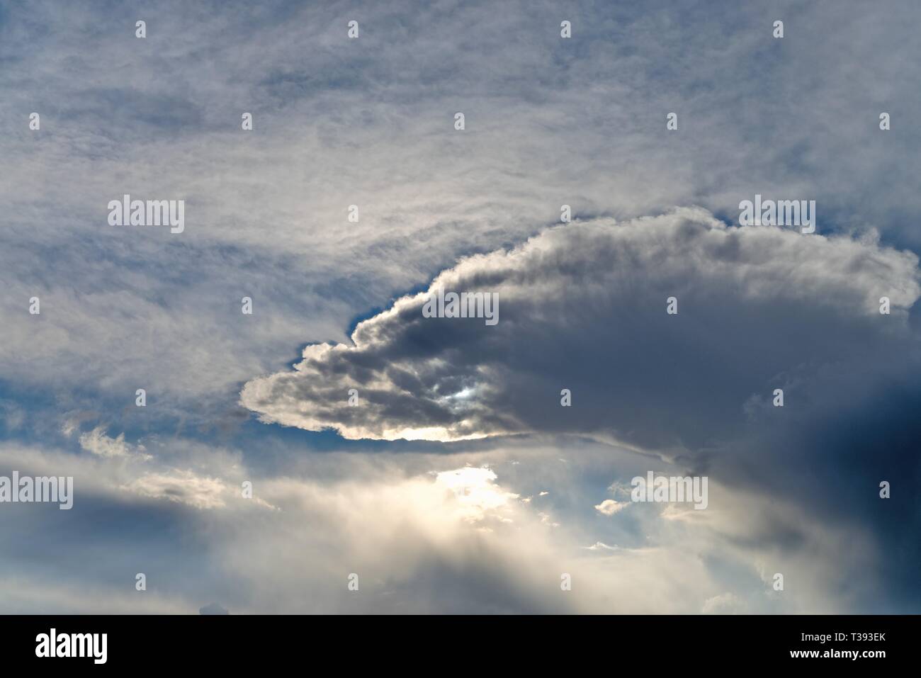 Ungewöhnlicher Wolkenbildung und Form in einem Winter sky Surrey UK Stockfoto