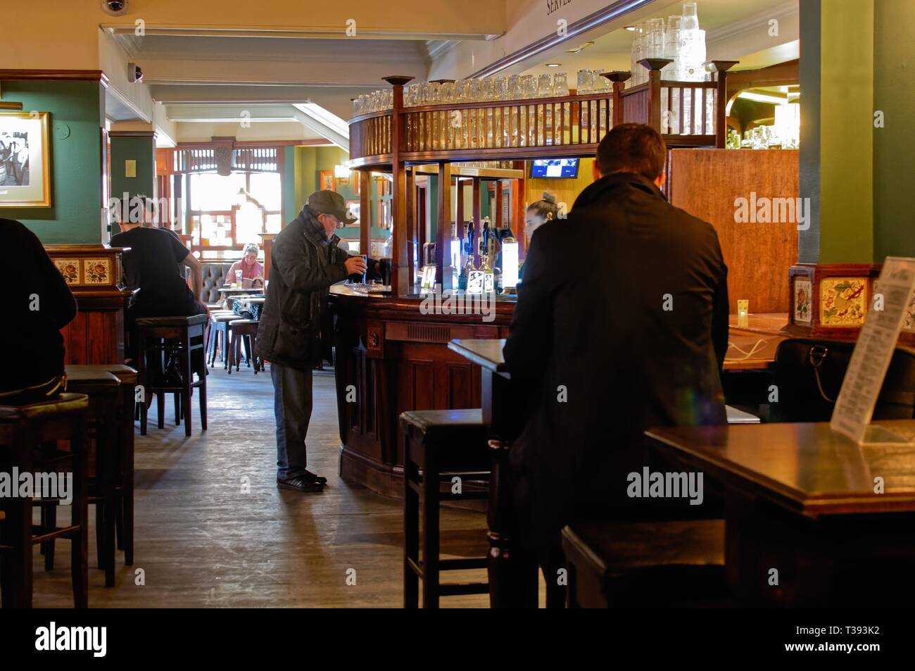Innenraum der Chandos Pub an der St. Martins Lane, Trafalgar Square London England Großbritannien Stockfoto