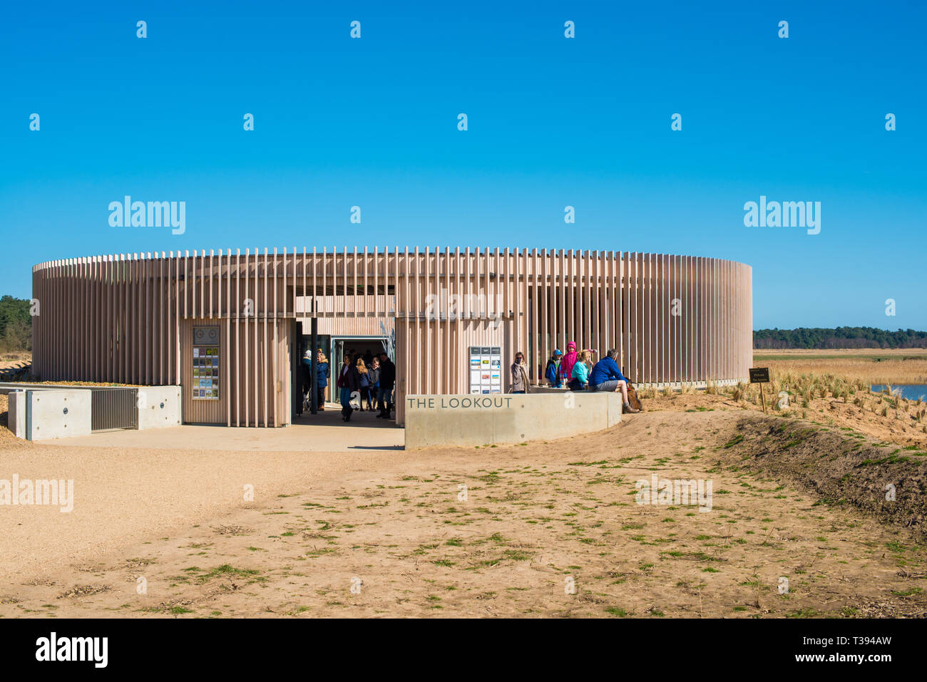 Die Suche ist ein neues Besucherzentrum und ein Restaurant im Holkham National Nature Reserve und Strand. North Norfolk Coast, East Anglia, England, Stockfoto