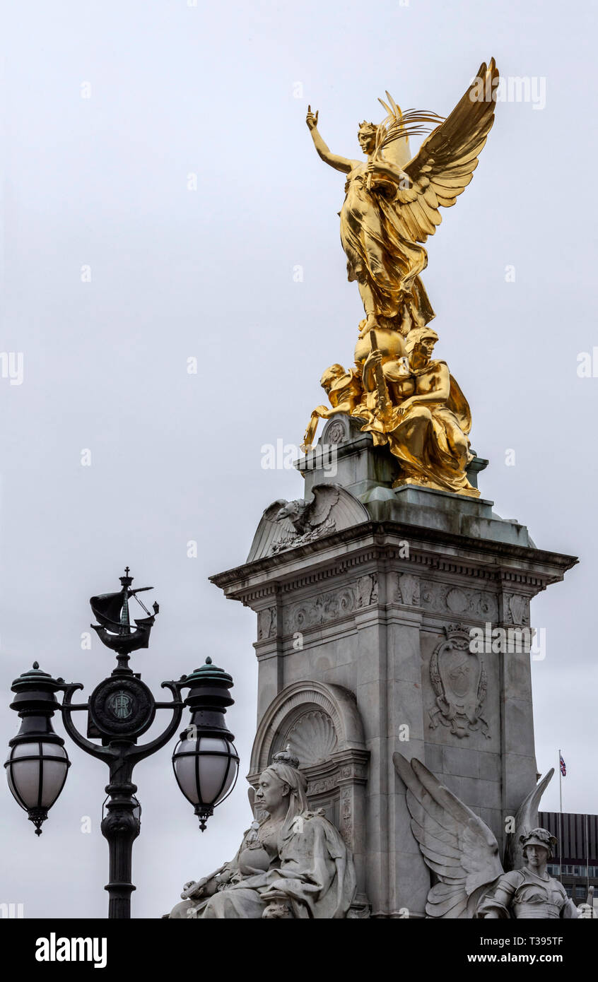 Queen Victoria Memorial außerhalb der Buckingham Palace, die Mall, London, Samstag, 23. März 2019. Foto: David Rowland/One-Image.com Stockfoto