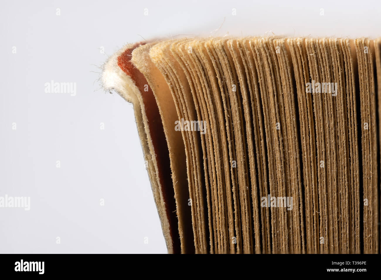 Schließen Sie herauf Bild von verschlissenen Ecke der Seiten eines Buches. Stockfoto