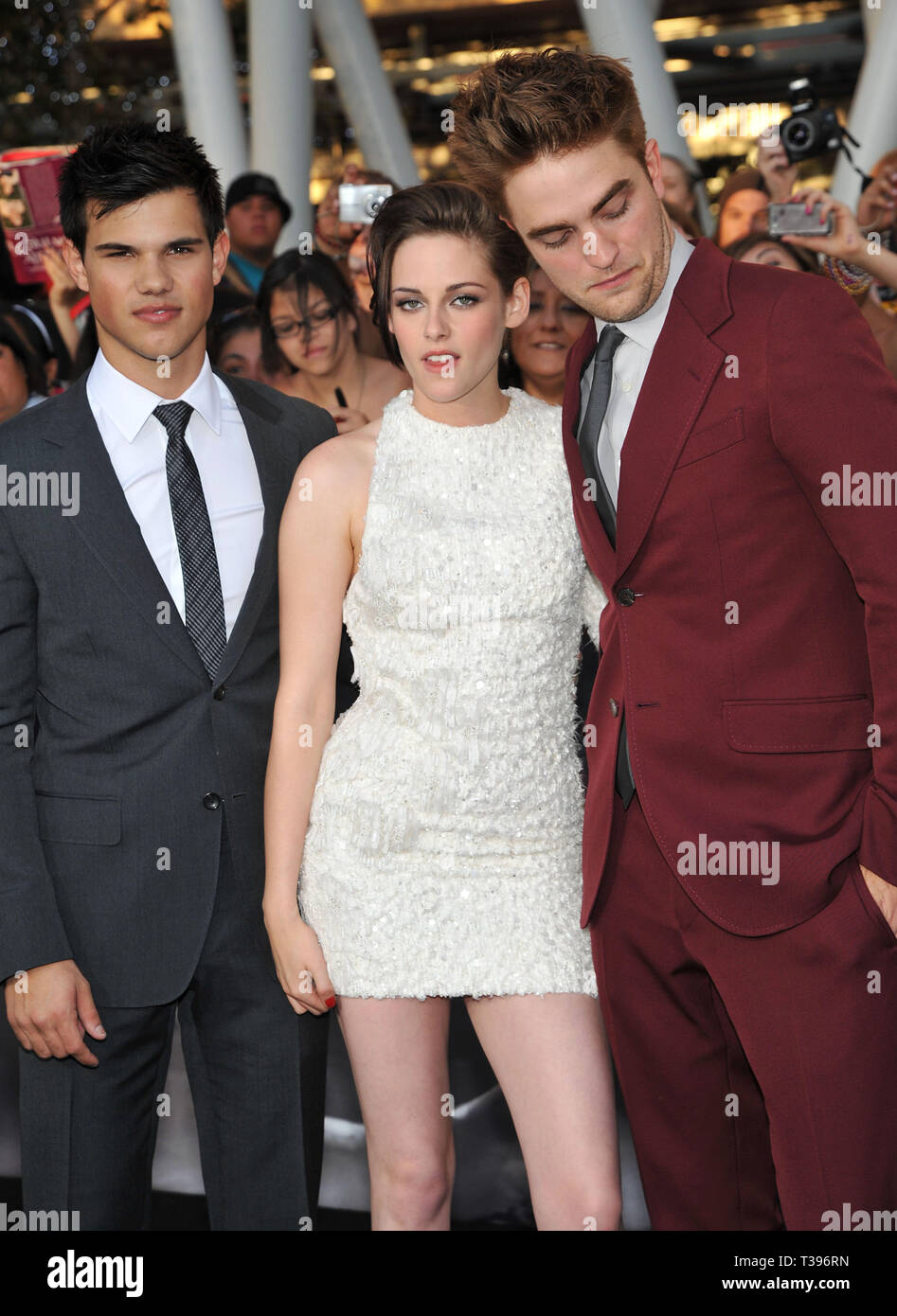 Taylor Lautner Kristen Stewart Robert Pattinson 21 Die Twilight Saga Eclipse Premiere Auf Der Nokia Theater In Los Angeles Taylor Lautner Kristen Stewart Robert Pattinson 21 Event In Hollywood Leben