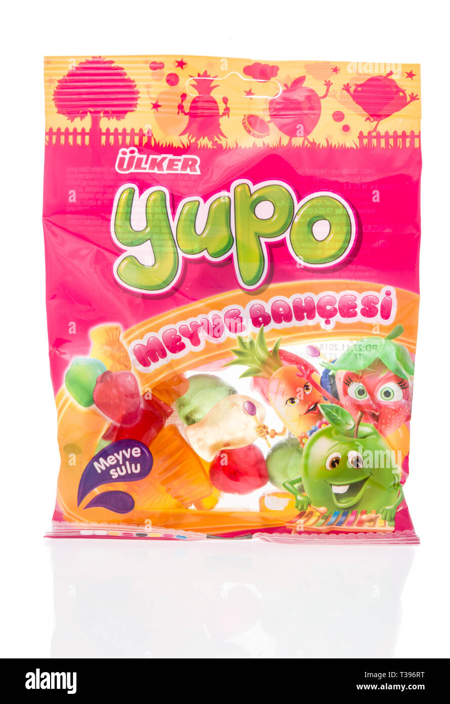 Winneconne, WI - 2. April 2019: ein Paket von ülker Yupo Gummibärchen garten Früchte chewy fruit Flavored gummies auf einem isolierten Hintergrund Stockfoto