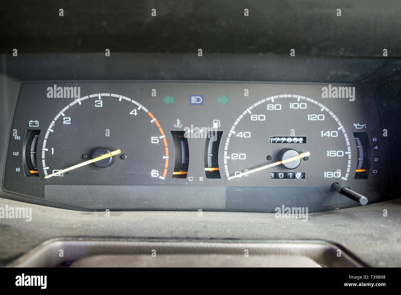 Auto tachoskala Dashboard veraltet Stockfoto