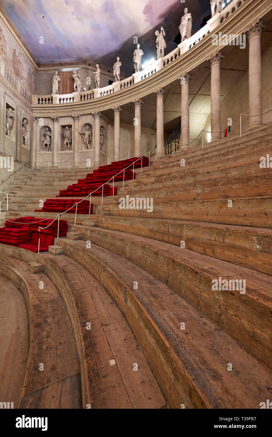 Vicenza, Venetien, Italien. Das Teatro Olimpico ('olympischen Theater') ist ein Theater in Vicenza, Norditalien, in 1580-1585 gebaut. Das Theater war der Stockfoto