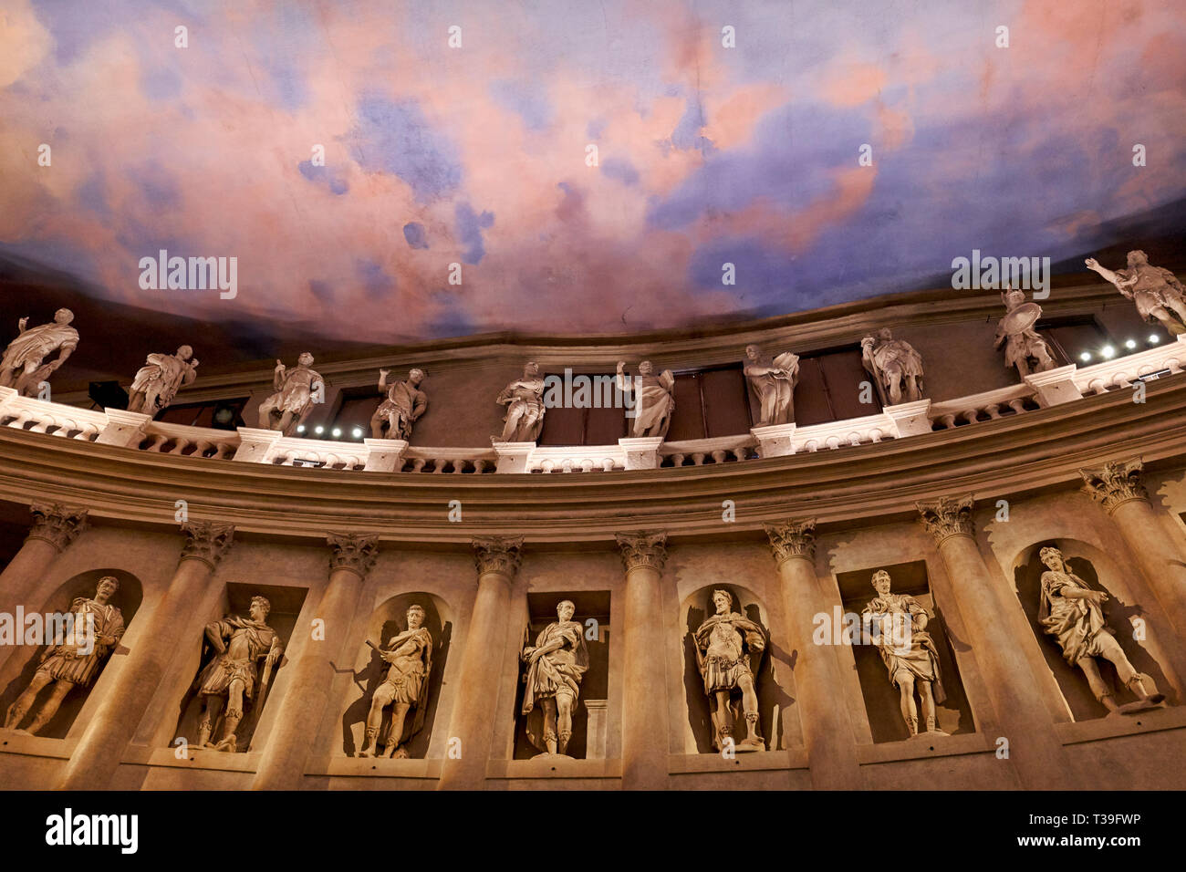 Vicenza, Venetien, Italien. Das Teatro Olimpico ('olympischen Theater') ist ein Theater in Vicenza, Norditalien, in 1580-1585 gebaut. Das Theater war der Stockfoto