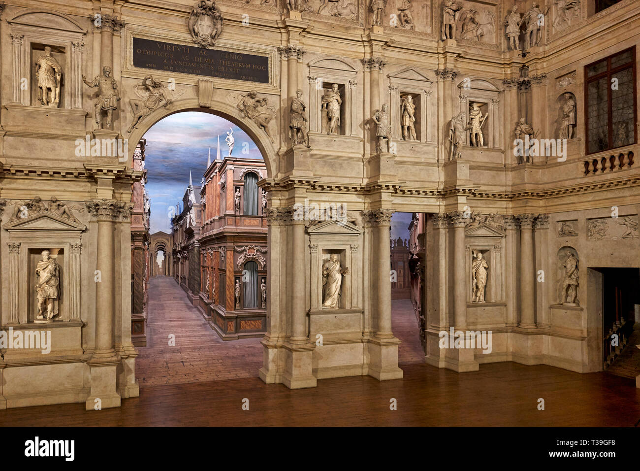Vicenza, Venetien, Italien. Das Teatro Olimpico ('olympischen Theater') ist ein Theater in Vicenza, Norditalien, in 1580-1585 gebaut. Das Theater war der Stockfoto