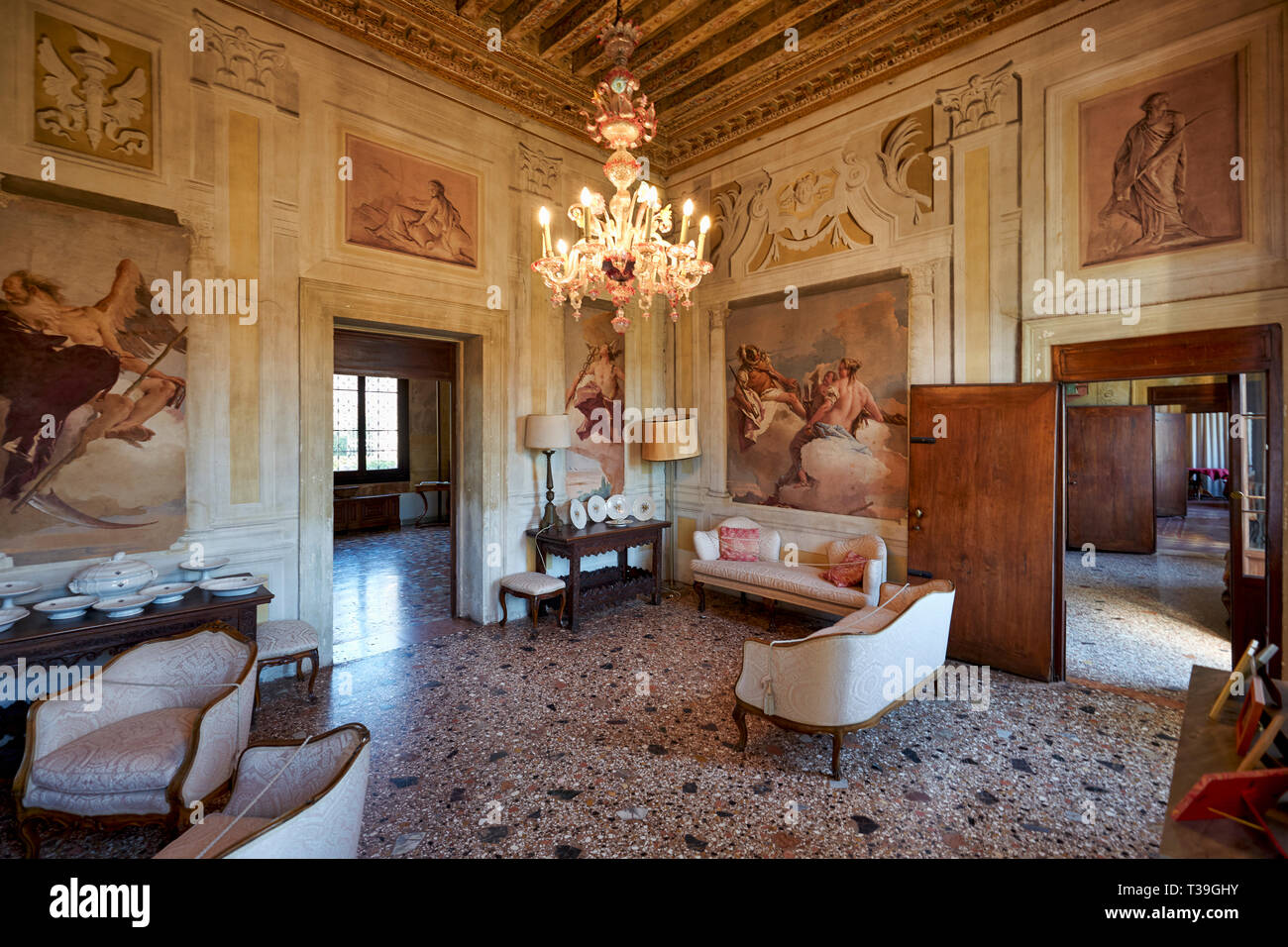 Villa Valmarana ai Nani hat seinen Namen von den Statuen der 17 Stein Zwerge, ursprünglich in den Garten gesetzt, jetzt auf den Mauern um das Haus Stockfoto