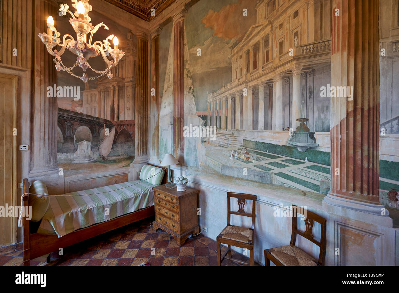 Villa Valmarana ai Nani hat seinen Namen von den Statuen der 17 Stein Zwerge, ursprünglich in den Garten gesetzt, jetzt auf den Mauern um das Haus Stockfoto