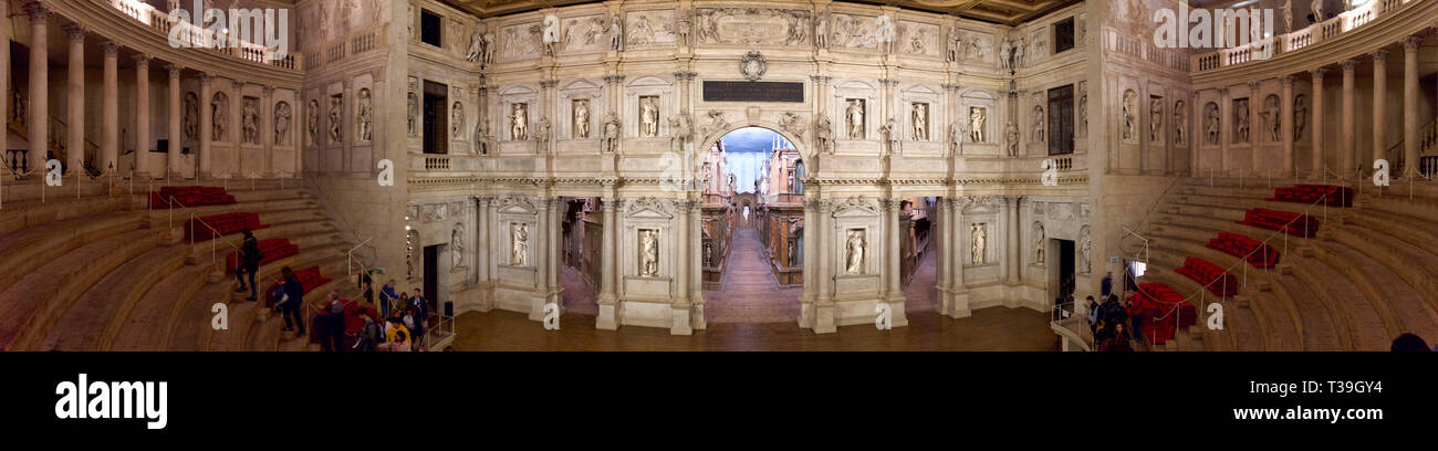 Vicenza, Venetien, Italien. Das Teatro Olimpico ('olympischen Theater') ist ein Theater in Vicenza, Norditalien, in 1580-1585 gebaut. Das Theater war der Stockfoto