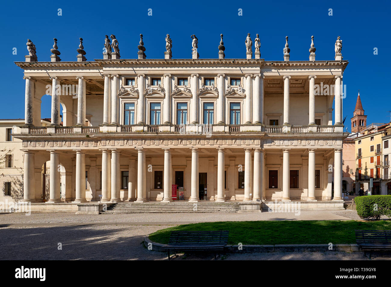 Vicenza, Venetien, Italien. Der Palazzo Chiericati ist ein Renaissanceschloss in Vicenza (Norditalien), entworfen von Andrea Palladio. Stockfoto