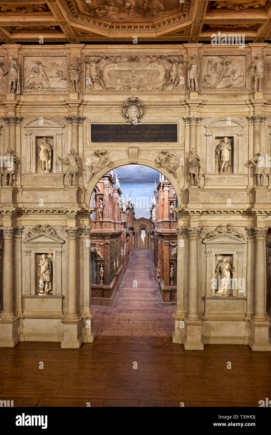 Vicenza, Venetien, Italien. Das Teatro Olimpico ('olympischen Theater') ist ein Theater in Vicenza, Norditalien, in 1580-1585 gebaut. Das Theater war der Stockfoto