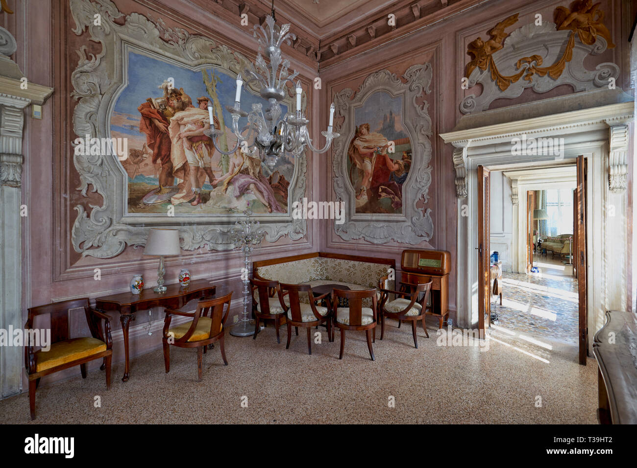 Villa Valmarana ai Nani hat seinen Namen von den Statuen der 17 Stein Zwerge, ursprünglich in den Garten gesetzt, jetzt auf den Mauern um das Haus Stockfoto