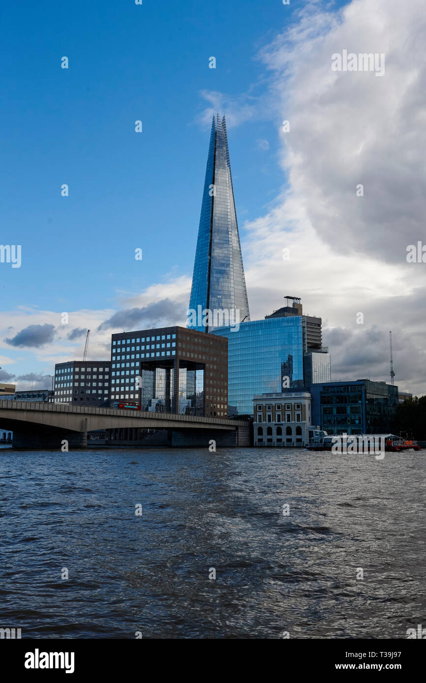 Der Shard gesehen von Paul's Walk, Nord-Bank der Themse in London, England, Grossbritannien. Stockfoto