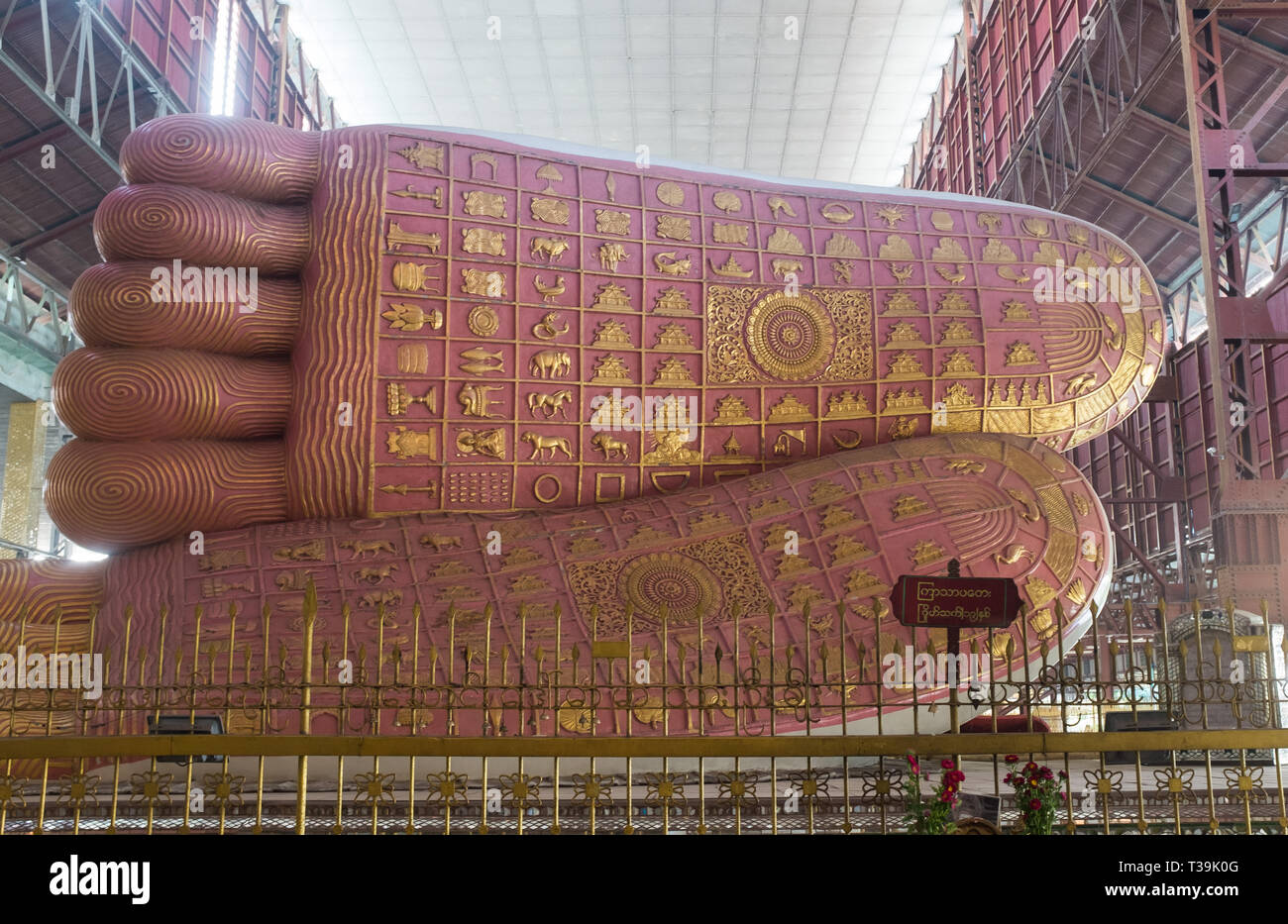 Chauk Htat Gyi Pagode Tempel des 65 Meter langen Liegenden Buddha Bild, Yangon, Myanmar (Birma) Stockfoto